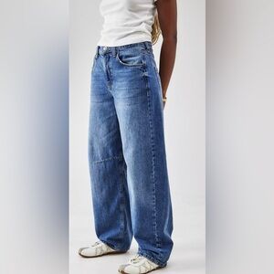 Urban Outfitters BDG Logan Buckle Baggy Barrel Jean Size 25